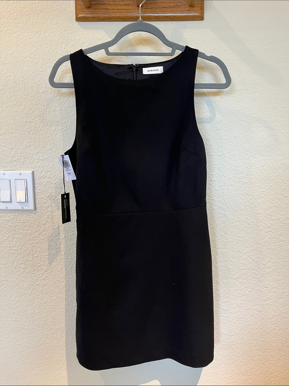 Babaton Black Sleeveless Sheath Dress with Crew Neck